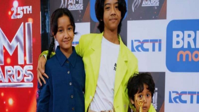 Dru P Sasono (14), Widuri Puteri (12), Den Bagus Satrio Sasono (7