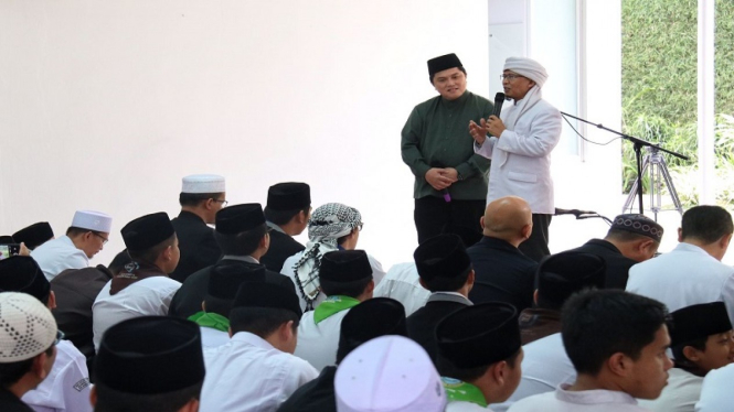 Menteri BUMN Erick Thohir bersama Aa Gym