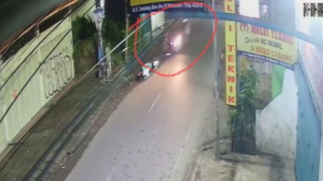 Dua penyapu jalanan di Makassar tewas ditabrak minibus berkecepatan tinggi.