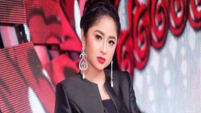 Dewi Persik