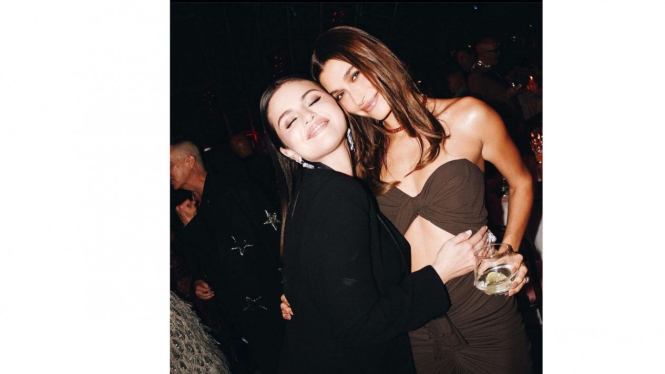 Potret manis Selena Gomez dan Hailey Bieber