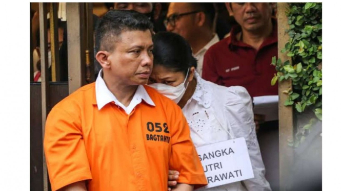 Momen saat Putri Cendrawathi memeluk Ferdy Sambo