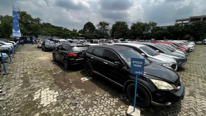 VIVA Otomotif: Mobil bekas yang dijual dengan sistem lelang.