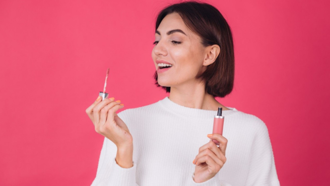 Ilustrasi lip gloss/make up.