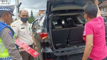 Polisi menilang mobil dinas Ketua DPRD Tomohon