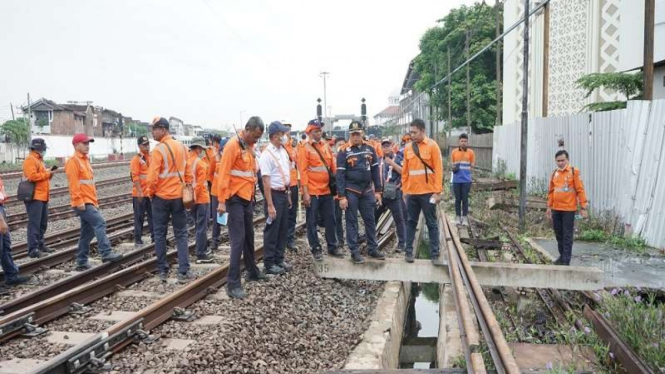 KAI Daop 4 Semarang melakukan pengecekan potensi banjir di jalur kereta api