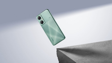 Smartphone atau HP Infinix.