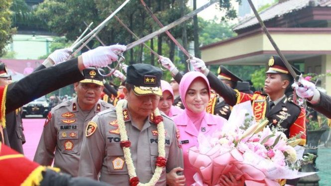 Penyambutan Irjen Toni Harmanto sebagai Kapolda Jatim di Markas Polda Jatim.