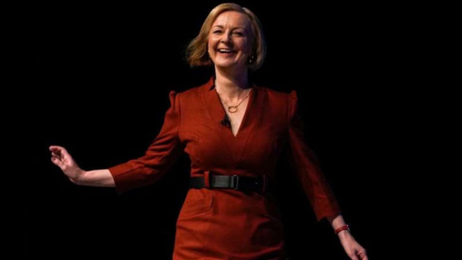 PM Inggris Liz Truss saat akan berbicara di Kongres Partai Konservatif