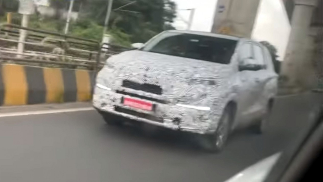 VIVA Otomotif: Bocoran Toyota Innova Hybrid