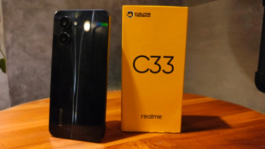 Realme C33.
