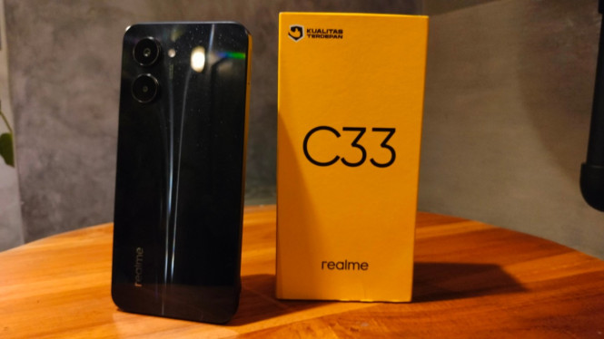 Realme C33.