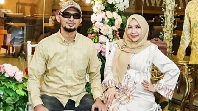 Roro Fitria dan Andre Irawan