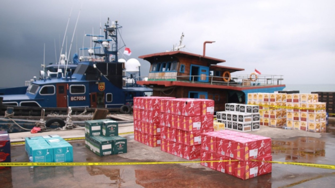 Bea Cukai tangkap kapal kayu bermuatan miras