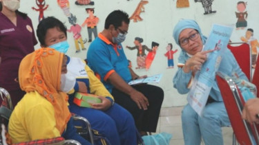 Tim FKG UGM melatih para siswa berkebutuhan khusus