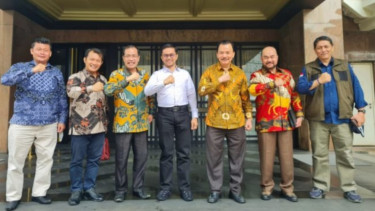 Faigiziduhu Ndruru dan tim pelaksana Nawacita Awards 2022