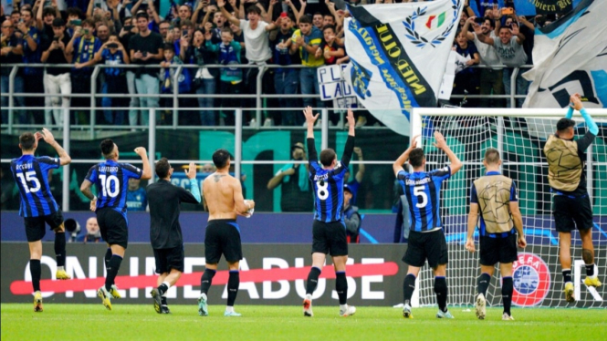 Para pemain Inter Milan merayakan kemenangan di Liga Champions. 
