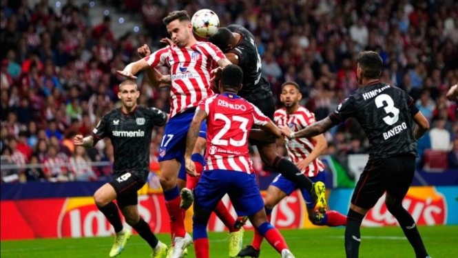 Pertandingan Atletico Madrid vs Bayer Leverkusen. 