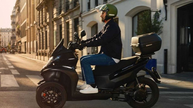 Ilustrasi gambar motor listrik roda tiga dari Zeway