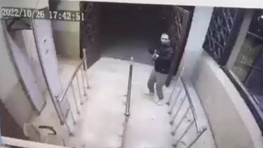 Tangkapan layar pelaku penembakan di Masjid Syiah di Iran Selatan