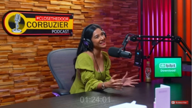 Fanny Ghassani dalam podcast Deddy Corbuzier