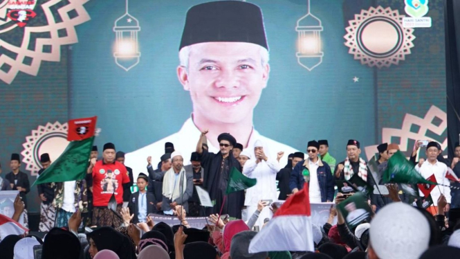 Relawan Ganjar Pranowo gelar istigasah dan salawat di Dieng, Jateng.