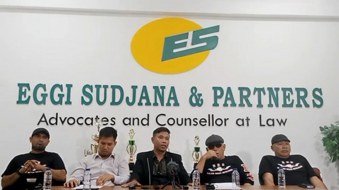 Konferensi pers tim Kuasa Hukum Bambang Tri