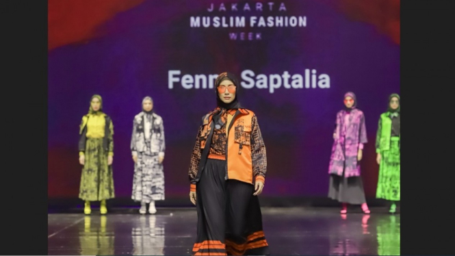 Busana karya Fenny Saptalia