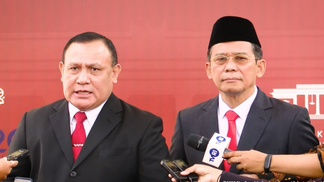 Ketua KPK Firli Bahuri bersama Wakil Ketua KPK Johanis Tanak yang baru dilantik