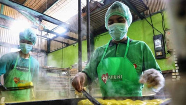 Pengrajin tahu dan tempe di Bandung.
