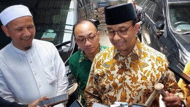 Anies Baswedan (kanan) saat bertemu dengan Habib Novel.