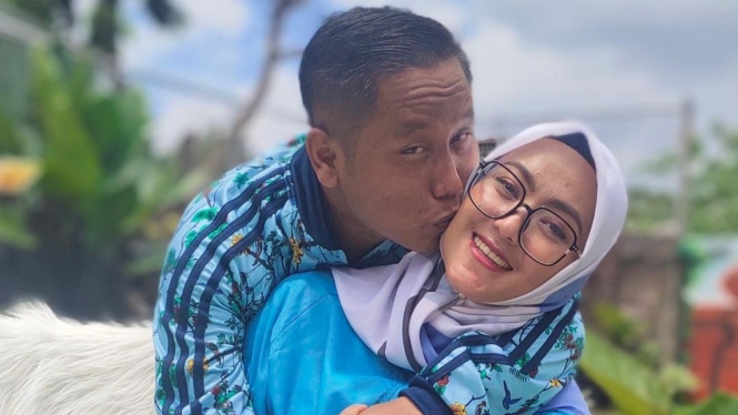 Narji dan istri. 