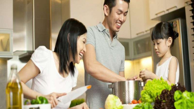 Masak bersama keluarga 