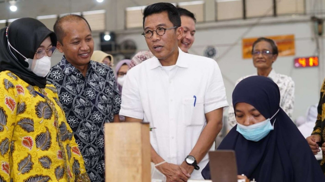 Politisi Golkar, Misbakhun Meninjau Industri hasil tembakau atau IHT