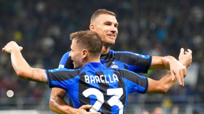 Pemain Inter Milan rayakan gol Nicolo Barella