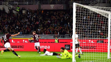 Pemain Torino, Aleksey Miranchuk jebol gawang AC Milan