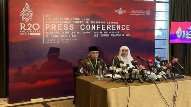 Ketua Umum PBNU Gus Yahya saat konferensi pers R20 di Bali