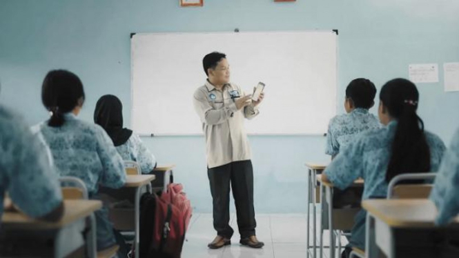 Penggunaan teknologi dalam pembelajaran (Gambar: YouTube Kemendikbud RI)