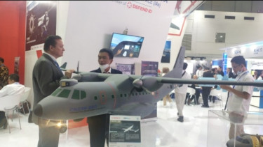 VIVA Militer: Pesawat Udara CN235-220 buatan PT Dirgantara Indonesia