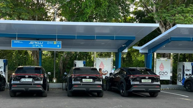 VIVA Otomotif: Mobil listrik Toyota bZ4X tiba di Pelabuhan Benoa, Bali
