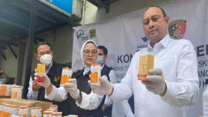 Dirtipidter Bareskrim Brigjen Pol Pipit Rismanto bersama Kepala BPOM 