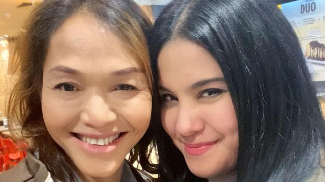 Bunda Corla dan Annisa Pohan. 