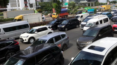 VIVA Otomotif: Ilustrasi mobil terjebak kemacetan lalu lintas