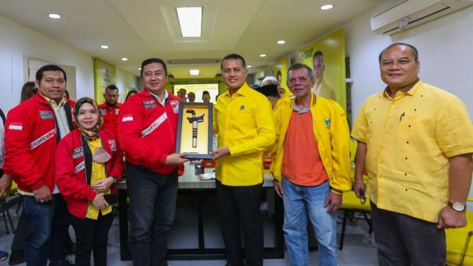 Ketua DPD Golkar Sumut, Musa Rajekshah saat menerima kunjungan PSI Sumut  