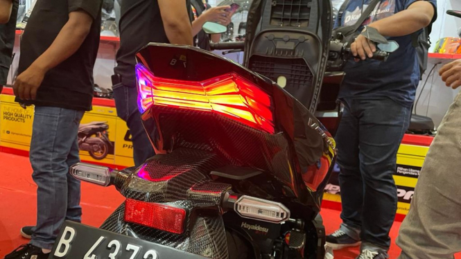 VIVA Otomotif: Aksesori lampu rem motor Honda Vario 160
