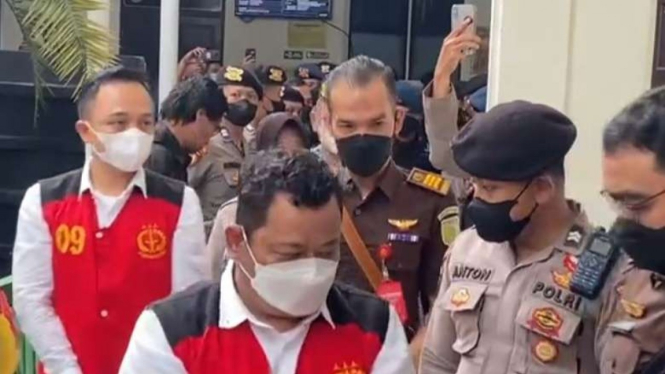Bripka Ricky Rizal dan Kuat Maruf tiba di PN Jakarta Selatan.