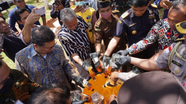 Bea Cukai musnahkan barang bukti barang milik negara (BMN).