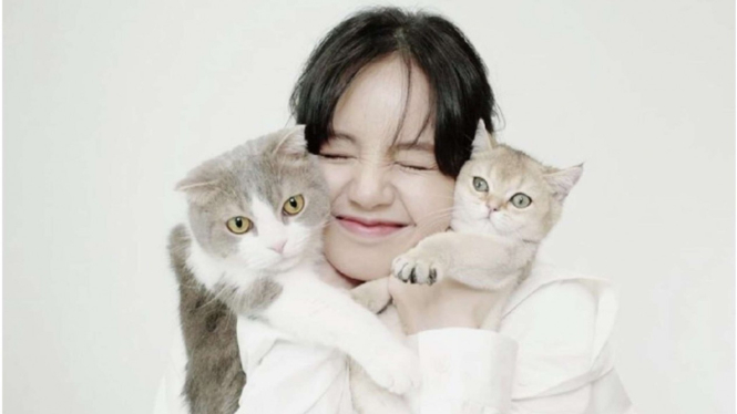 Lisa Blackpink dan kucing peliharaannya