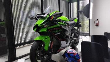 Motor Kawasaki Ninja ZX-10R untuk WSBK 