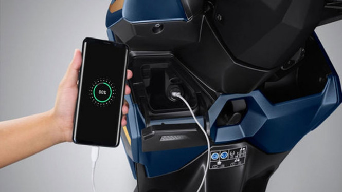 ilustrasi gambar fitur power charger sepeda motor